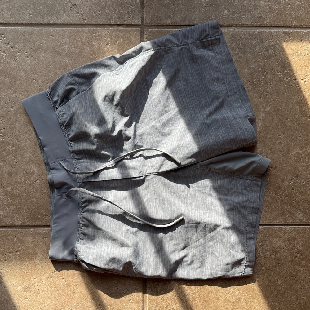 Lululemon shorts grey